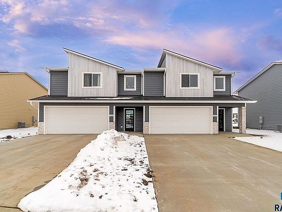 2nd image of 523 Harper Circle Cir