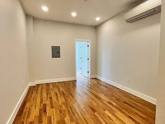 2 bed, 800 sqft, $2,750 — Photo 2