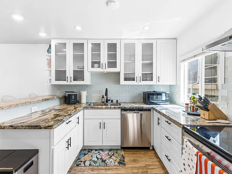 1311 La Palma St #7 — Photo 16