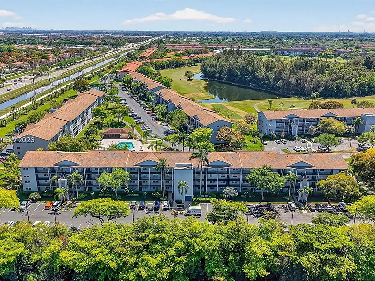 12500 SW 5th Ct #109M — Photo 30