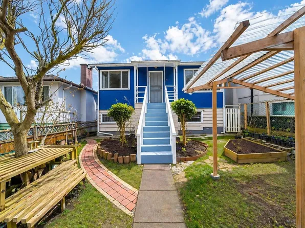 3134 E 1st Ave, Vancouver, BC V5M 1B5