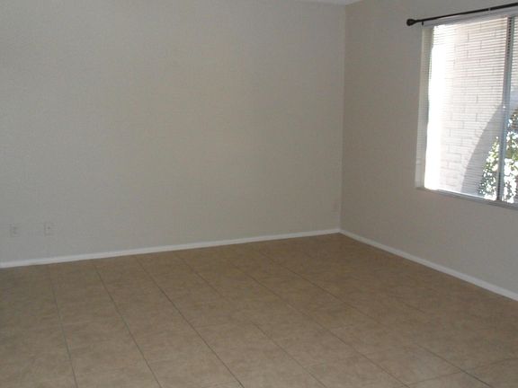 3rd image of 4161 W Poinsettia Dr