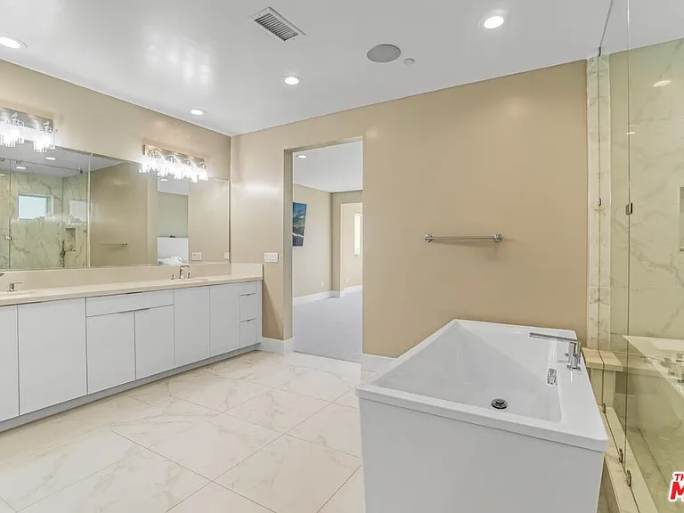 20306 W Willoughby Ln — Photo 30