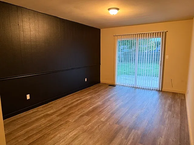 3 bed, 1000 sqft, $1,300 — Photo 4