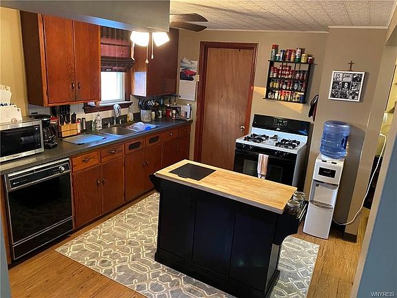 2nd image of 15 Pine St