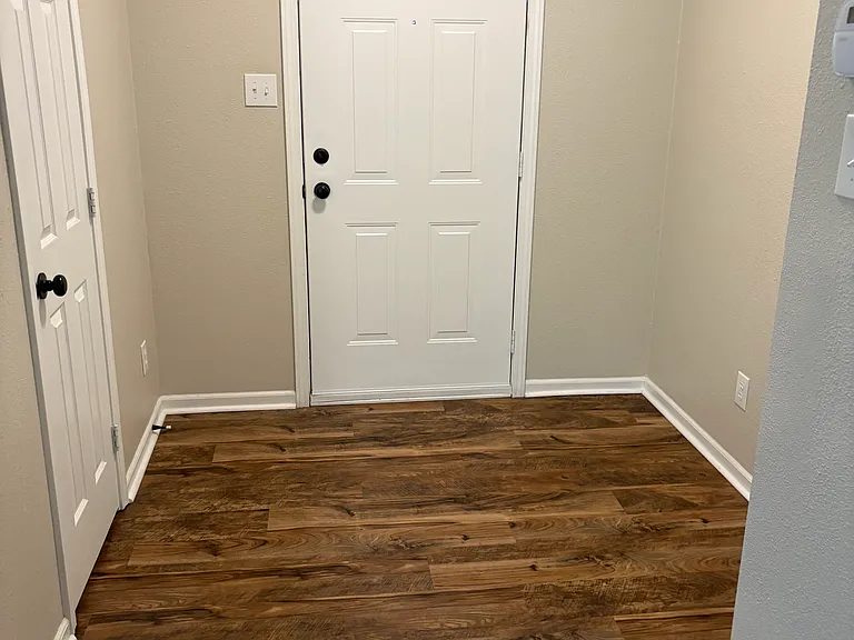 12191 Doncaster Ct — Photo 3