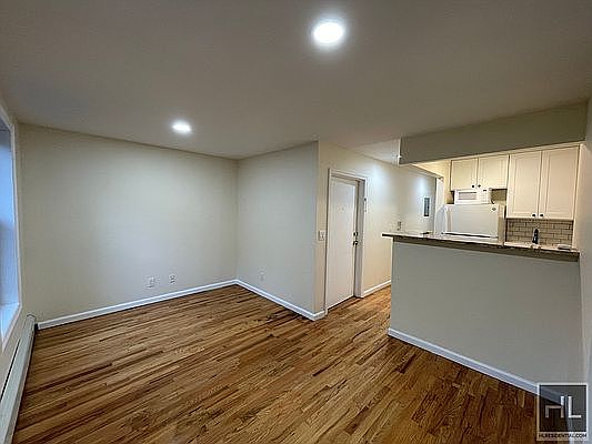 5th image of 31 W 131st St #2