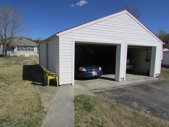 3rd image of 2027 S Jefferson Ave