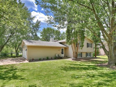 6085 43rd St N, Oakdale, MN, 55128