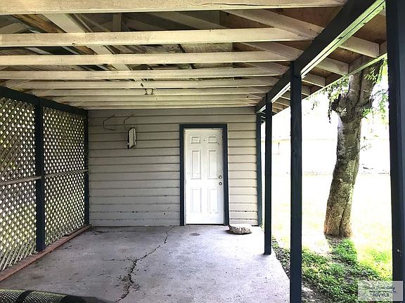 5th image of 221 W Lee St