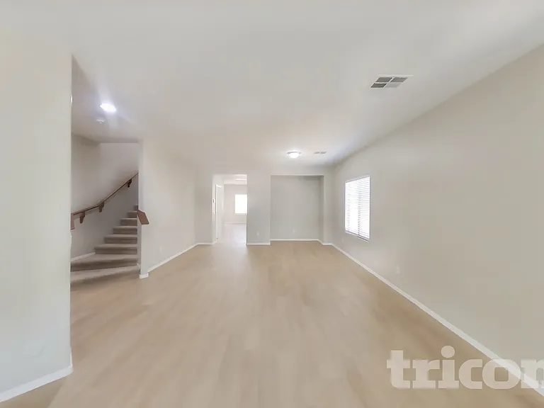 10208 W Wier Ave — Photo 3