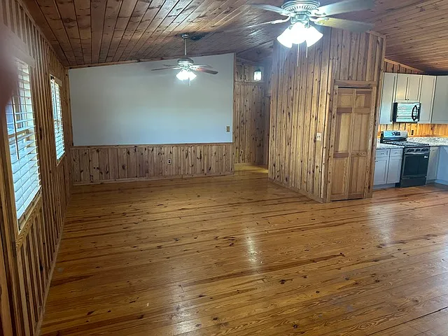 83 Glenn St #202 — Photo 5