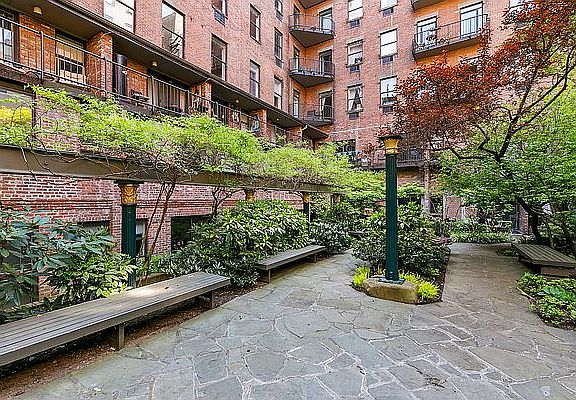 4th image of 201 E 12th St APT 401