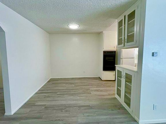 5th image of 922 S Bedford St #4