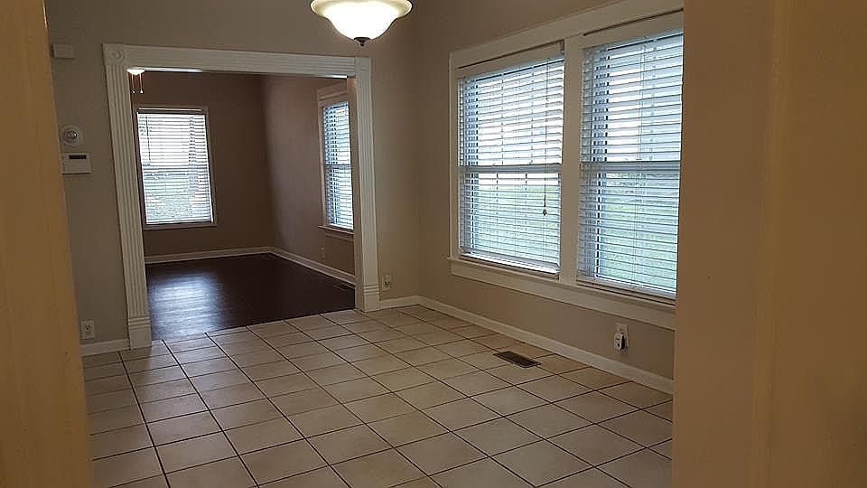 2nd image of 103 S Hawthorne Ave