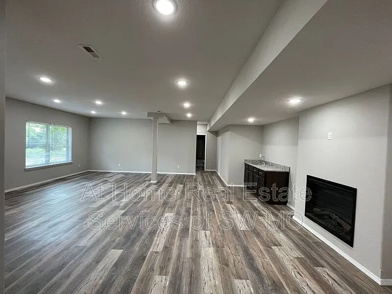 3921 W Linwood St — Photo 11
