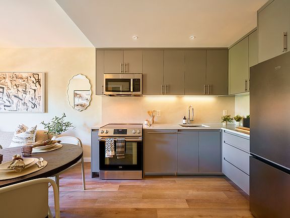 3rd image of 580 Gerard Ave #5R