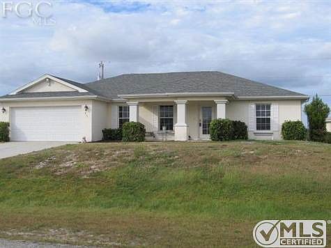 This Great Home is centrally located close to Pine Island Road in the Popular Northwest Section of Cape Coral.