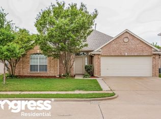 3945 Larkspur Dr, Haltom City, TX 76137