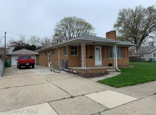 16204 Hauss Ave, Eastpointe, MI 48021