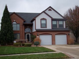 52855 Winsome Ln, Chesterfield, MI 48051