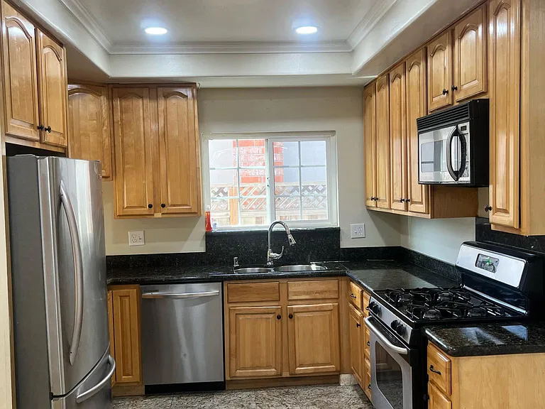 34833 Warwick Ct — Photo 13