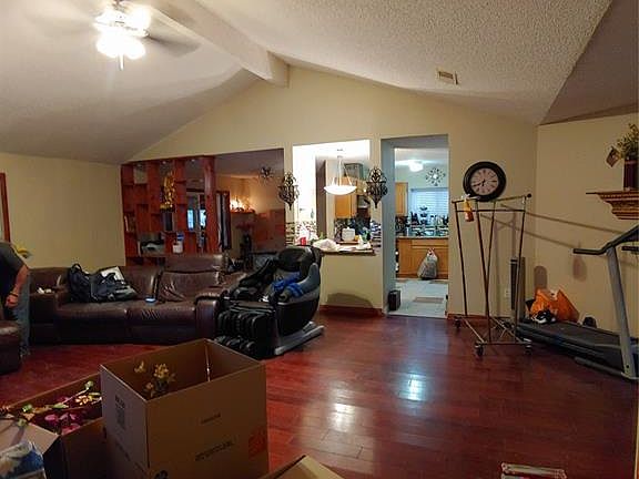 4th image of 2670 Claremont Dr