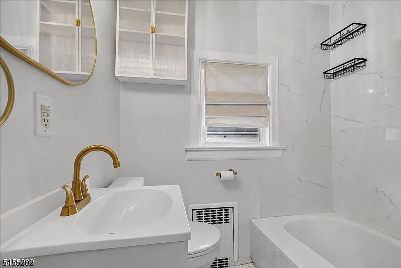 1st image of 7 Laurel Pl