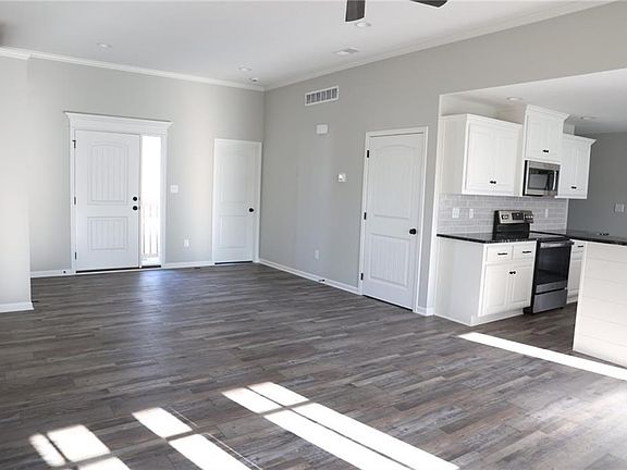 3rd image of 1808 N Crane Ln