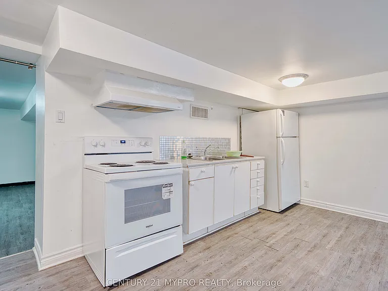 724 Adelaide St N #LOWER — Photo 10