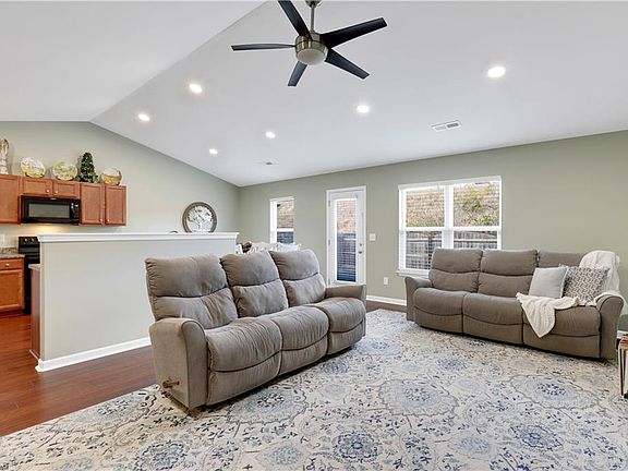 5th image of 302 Trimble Dr
