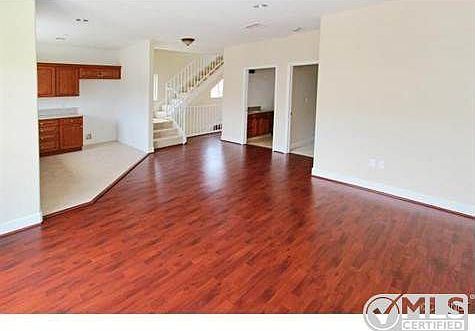 4th image of 843 W 164th St
