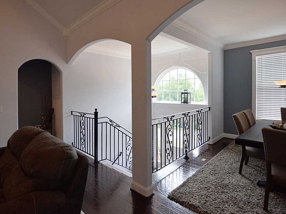 4th image of 6423 Hollow Oak Ln