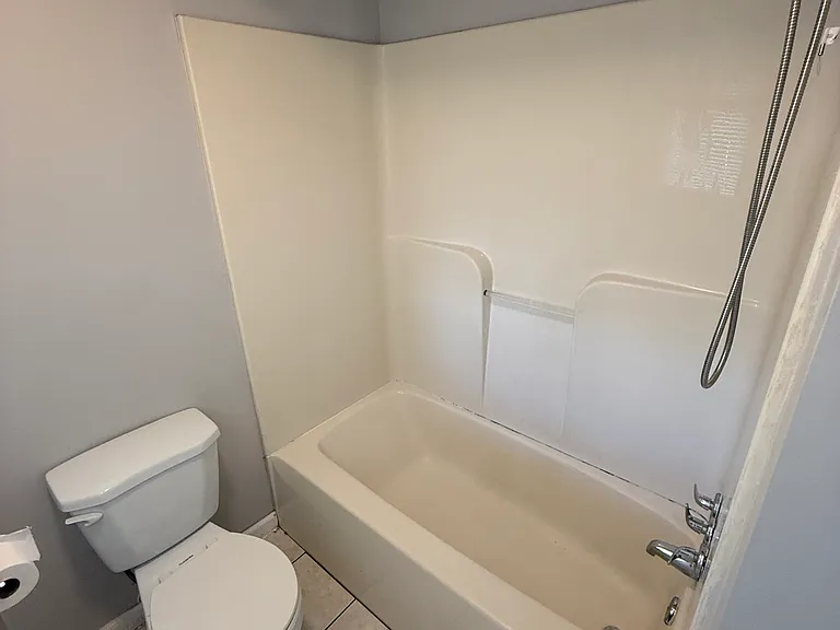 40 Abbott St #B — Photo 4