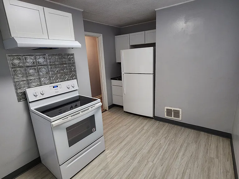 125 Ashwood Ave #B — Photo 8