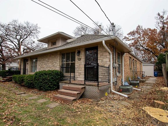 3rd image of 4931 Woodland Ave
