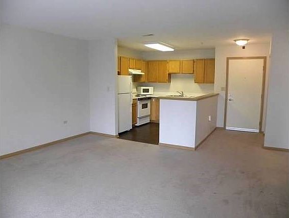 4th image of 605 Barrington Ave #3
