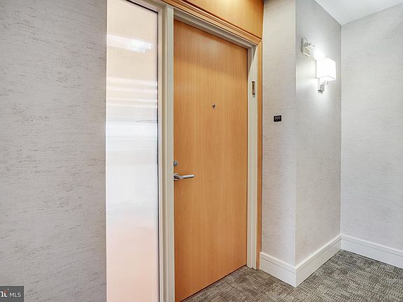 5th image of 675 E St NW #900