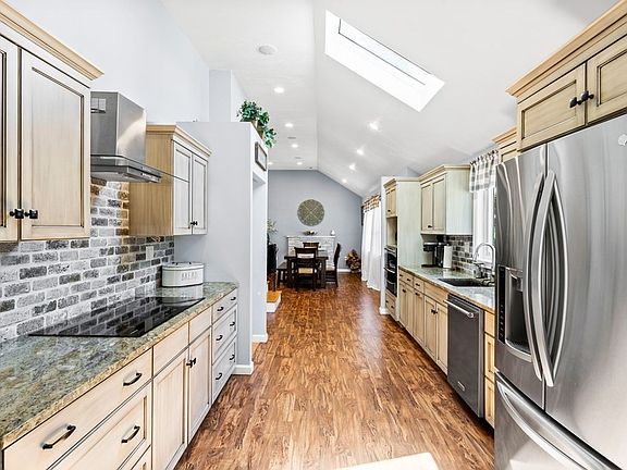 5th image of 23 Margaret Dr