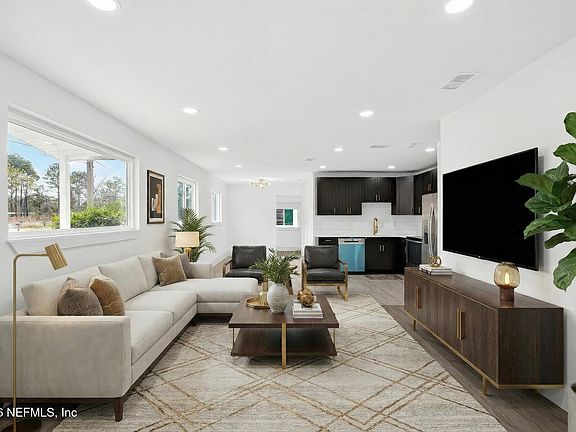 3rd image of 9430 NORFOLK Boulevard