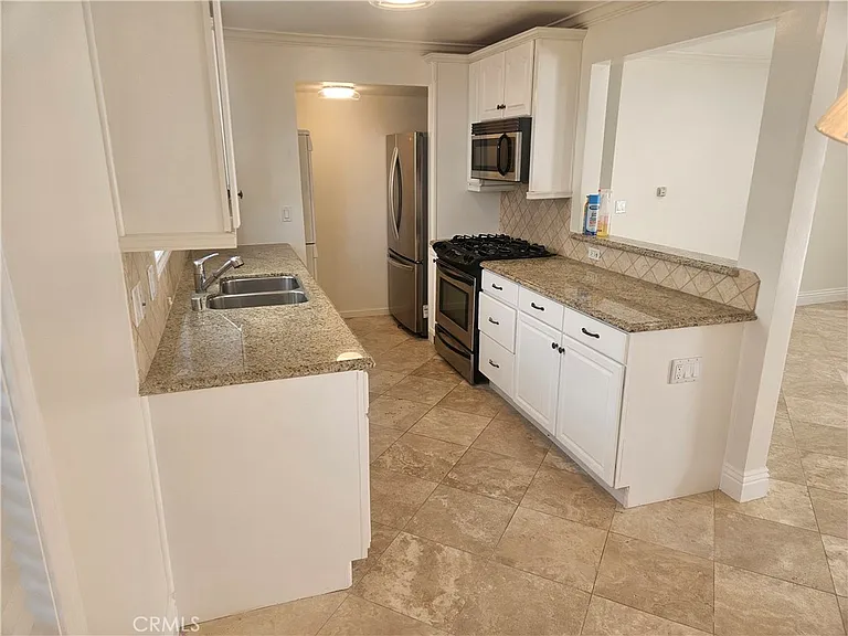 2426 Silverstrand Ave — Photo 8