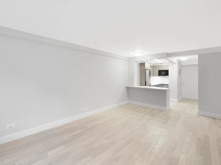 340 E 51st St #7G — Photo 3