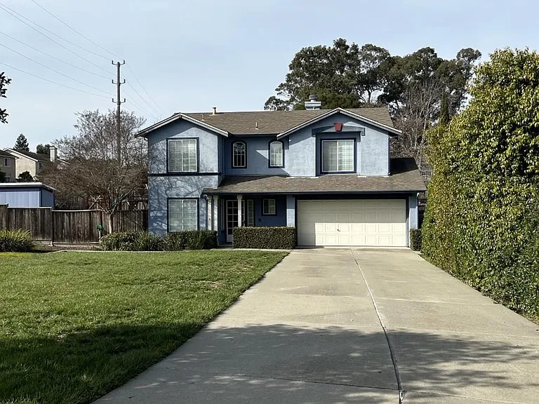 1850 Primrose Ln — Photo 2