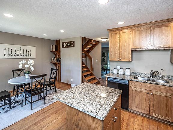 4th image of 1102 Woodley St E
