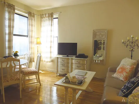 Rented by Anchor Associates | media 16