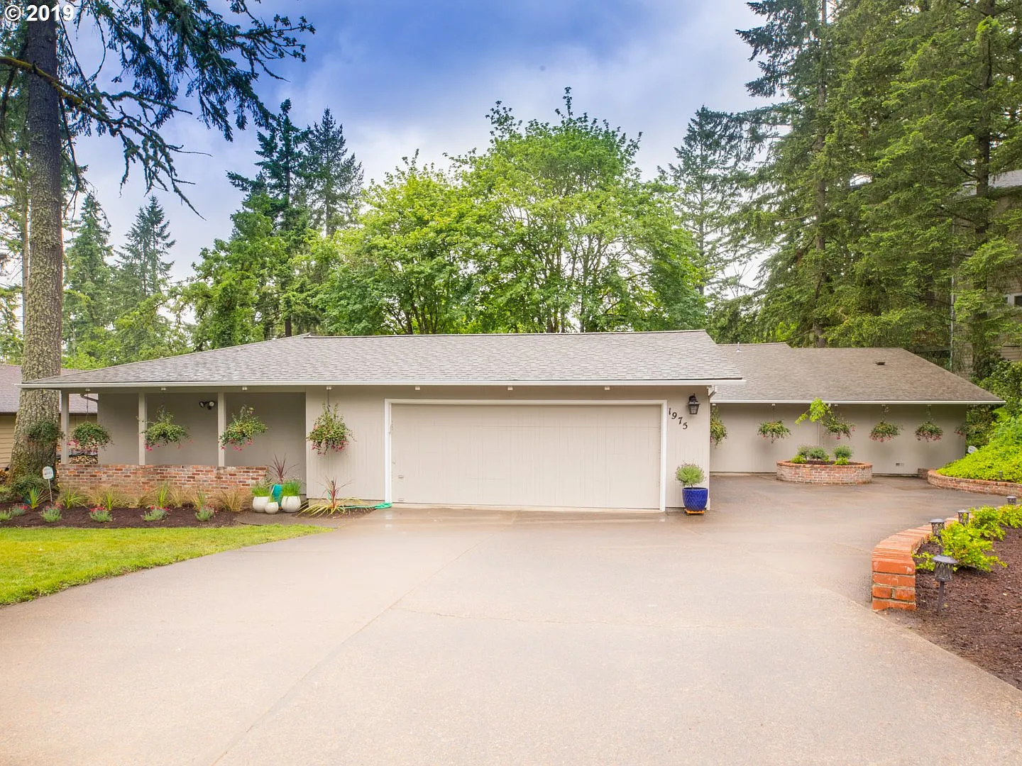 1975 Kimberly Dr photo 1