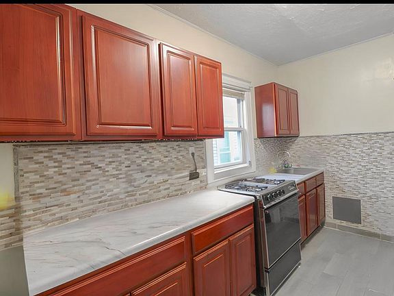 4th image of 1643 Lurting Ave #2