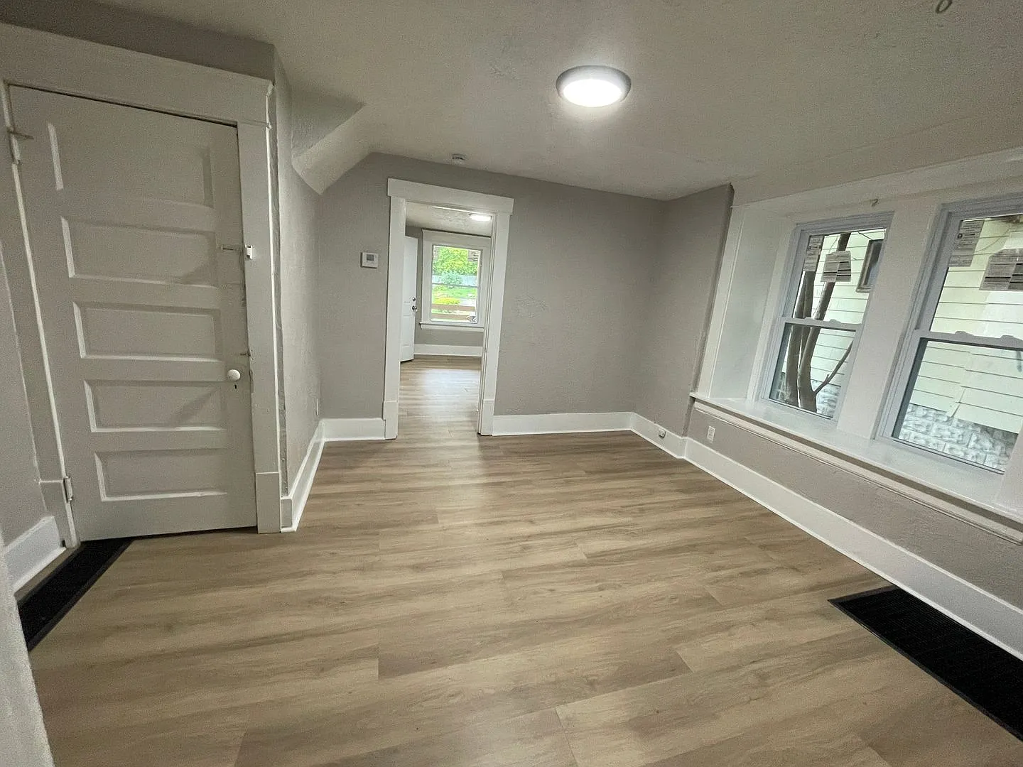 1141 McKinley Ave — Photo 2