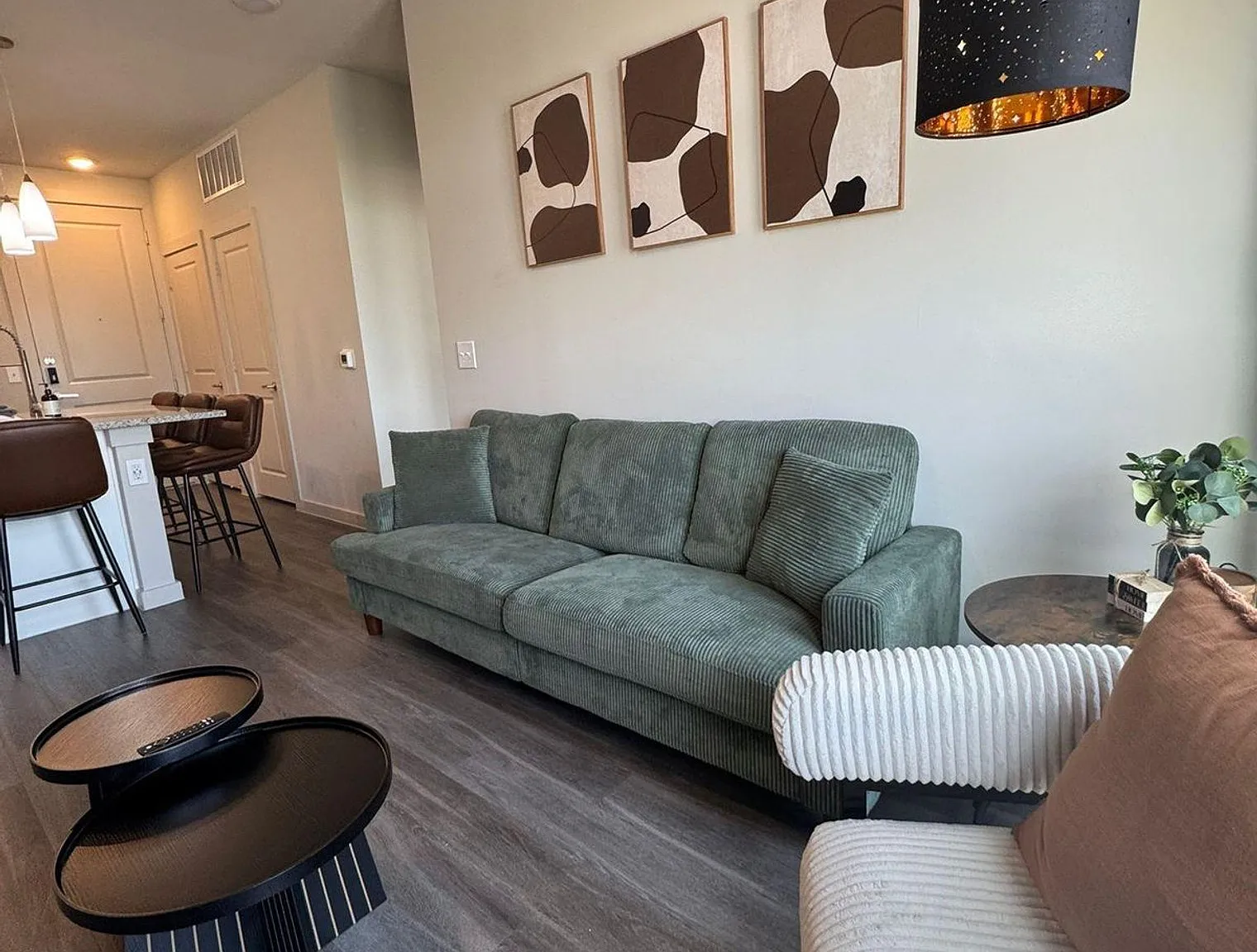 1 bed, 1.0 bath, 613 sqft, $2,988 — Photo 2