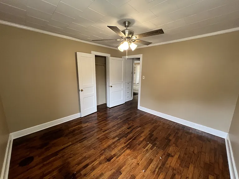 323 Lee St — Photo 12